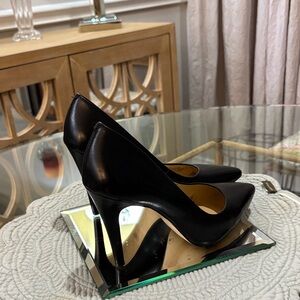 Gianni Bini 7.5, blackstunning heels, perfect for Xmas Used very good condition.